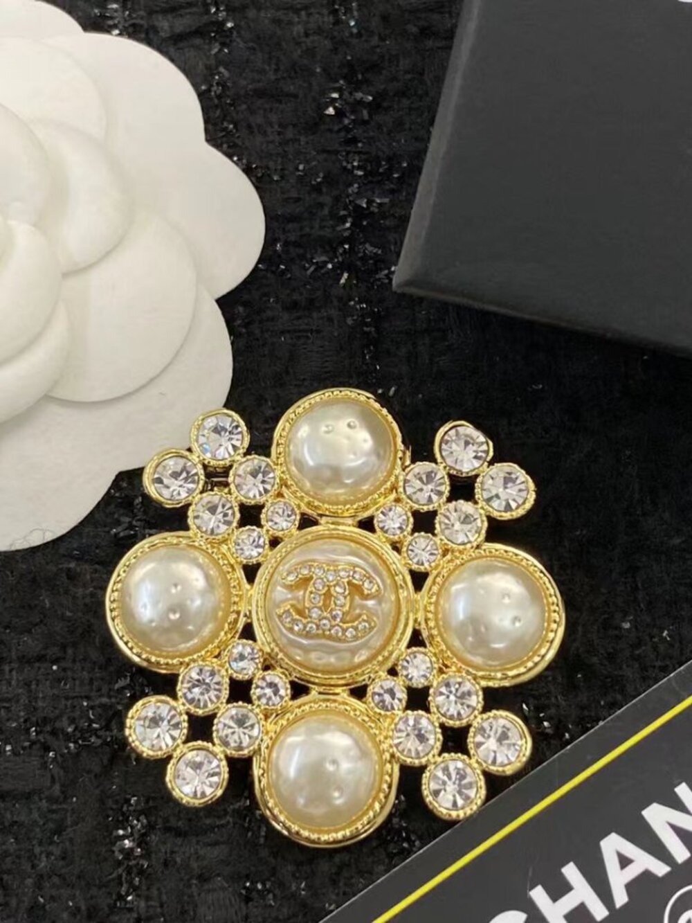 💕Chanel brooch - Picture 9 of 9